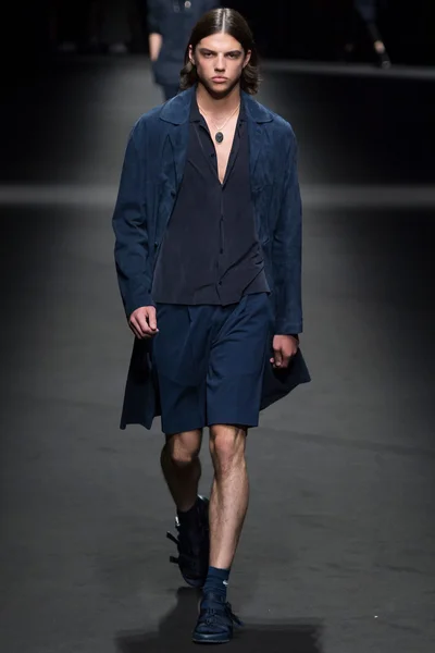 Look 29
